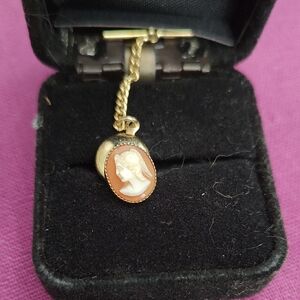 Elegant Gold Cameo Tie Accessory